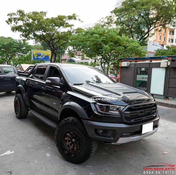 Gắn Ốp Nắp Capo Cho Xe Ford Raptor Siêu Ngầu