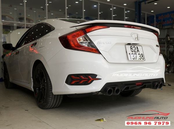 Honda Civic RS 2019 Thu Hút Với Pô Akrapovic Đôi