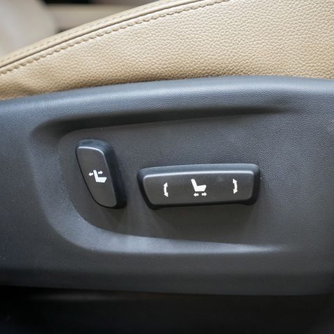 Độ Ghế Chỉnh Điện Và Nút Bấm Chỉnh Ghế Điện Bên Phụ Cho Xe Mitsubishi Outlander 2020