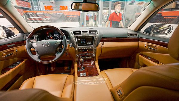 Đổi Màu Nội Thất Cho Xe Lexus LS460L