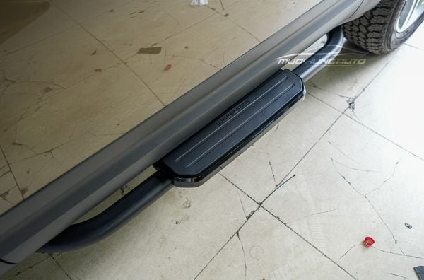 Lắp Bệ Bước Chân Cho Xe Land Rover Defender 2022 Tại TPHCM