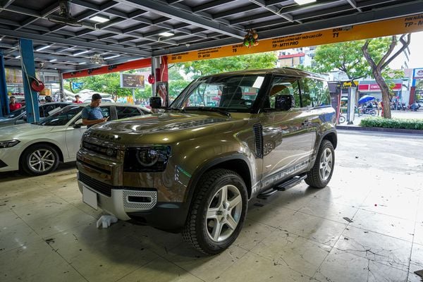 Lắp Bệ Bước Chân Cho Xe Land Rover Defender 2022 Tại TPHCM