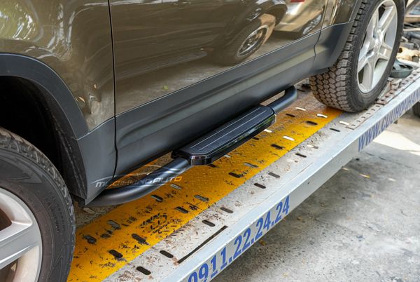 Lắp Bệ Bước Chân Cho Xe Land Rover Defender 2022 Tại TPHCM