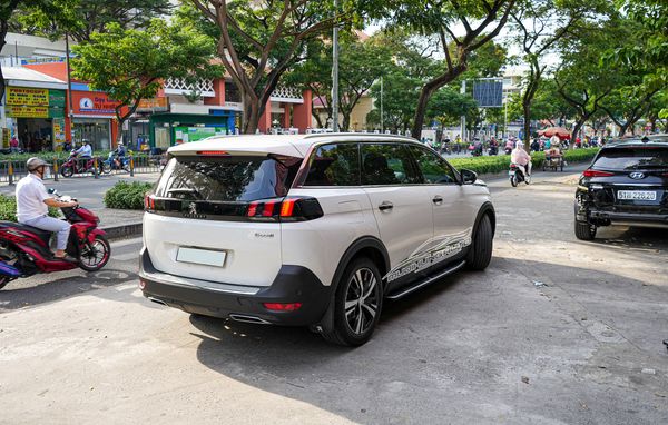 Lắp Bệ Bước Chân Mẫu Thaco Cho Xe Peugeot 5008 2019 - 2020