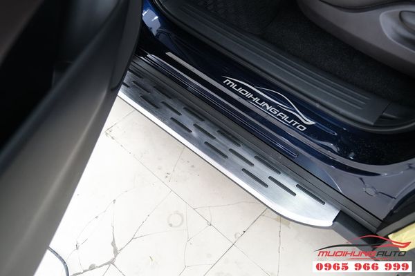 Lắp Bệ Bước Chân Xe Mazda CX8 2019 Mẫu Chấm Bi Dài
