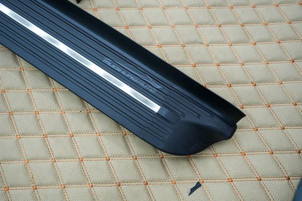 Lắp Bệ Bước Lên Xuống Cho Xe Volkswagen Teramont 2021