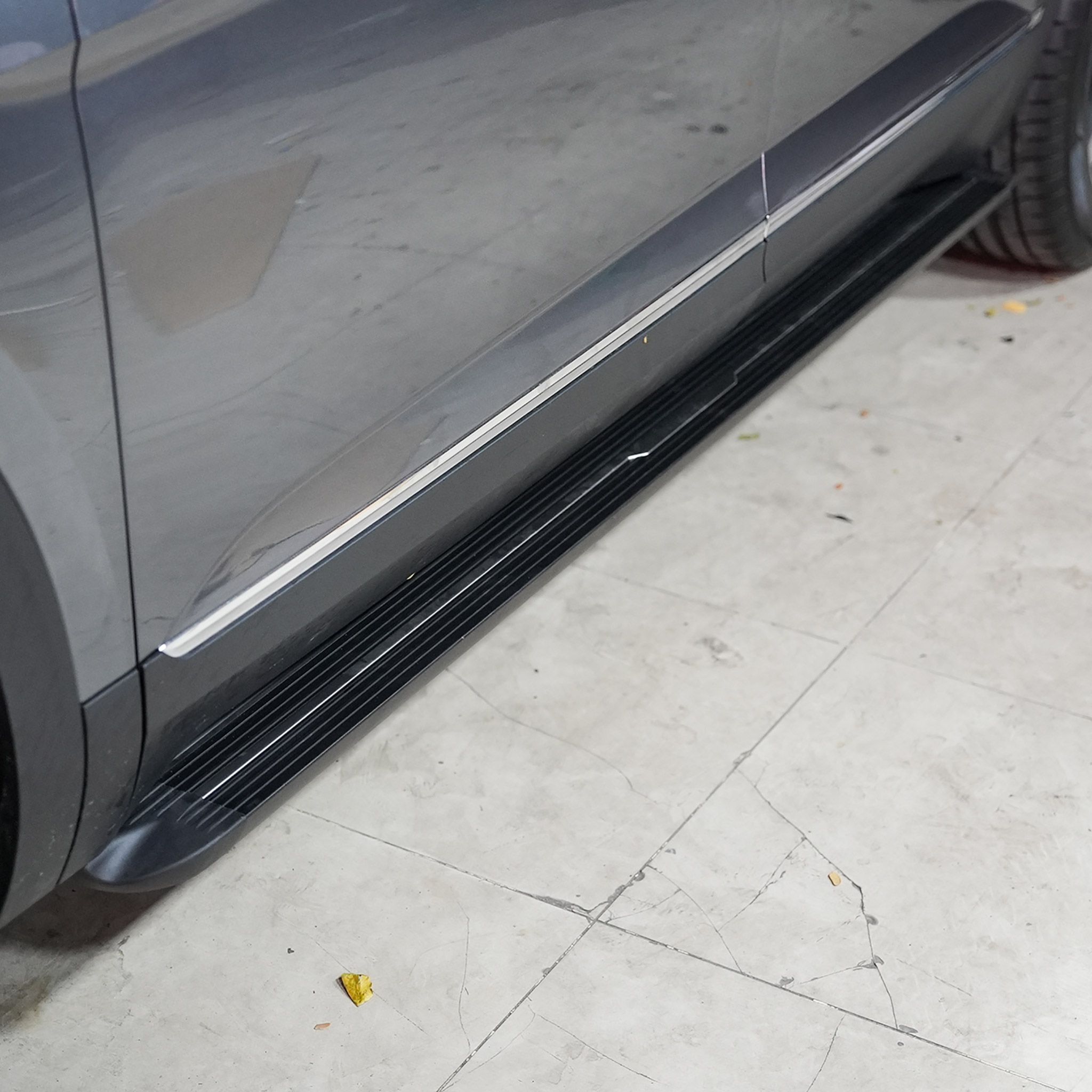 Lắp Bệ Bước Lên Xuống Cho Xe Volkswagen Teramont 2021 - Mười Hùng Auto