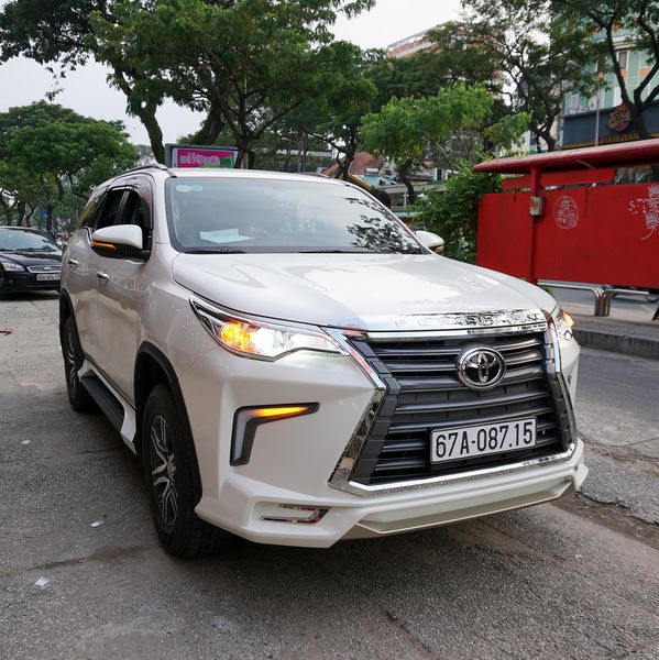 Lắp Bodykit Fortuner 2018 mẫu Lexus 570