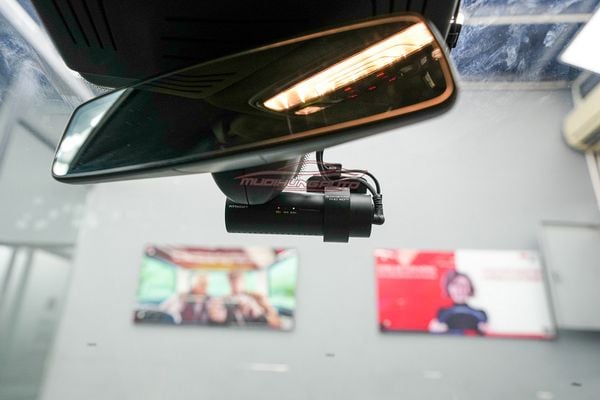 Lắp Camera Hành Trình Blackvue DR750X-2CH PLUS Cho Xe BMW X3 2023