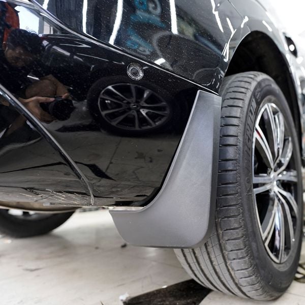 Lắp Đặt Chắn Bùn Cho Xe Volvo XC60 Cao Cấp Tại TPHCM
