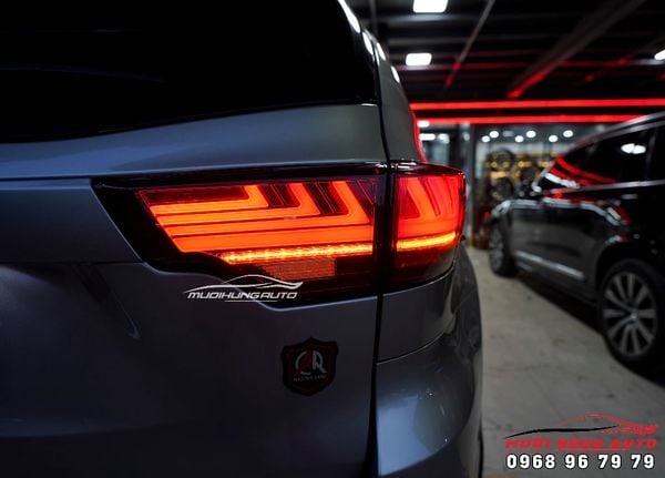 Thay Đèn Hậu Nguyên Cụm Và Độ LED Gầm Sau Cho Toyota Highlander Tại TPHCM