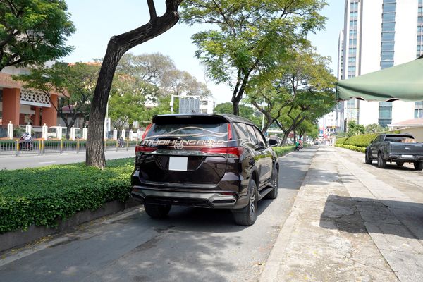 Đèn Hậu Zin Cho Xe Toyota Fortuner 2018 Chất Lượng
