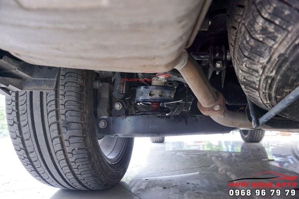 Lắp Đệm Giảm Chấn Cho Xe Chevrolet Captiva Tại Mười Hùng Auto