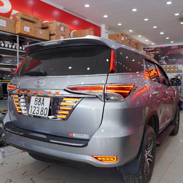 Lắp Đèn Thắng Gầm Hậu Sau Cho Fortuner 2021 Chính Hãng