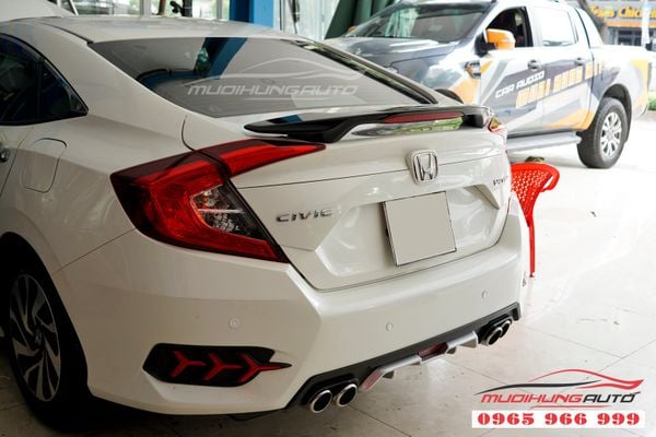 Lắp Đuôi Cá Civic Đen Zin Theo Xe