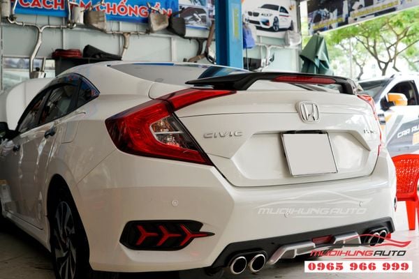 Lắp Đuôi Cá Civic Đen Zin Theo Xe