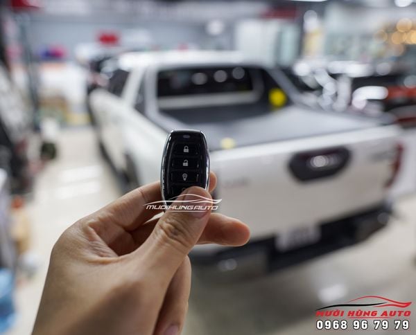 Gắn Nắp Thùng Cuộn Điện Cho Toyota Hilux 2021 Hiệu Option 4x4 Cao Cấp