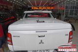 Lắp nắp thùng thể thao chính hãng cho Mitsubishi Triton