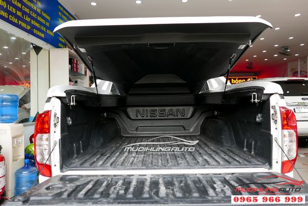 Lắp Nắp Thùng Thể Thao Xe Nissan Navara Sportech