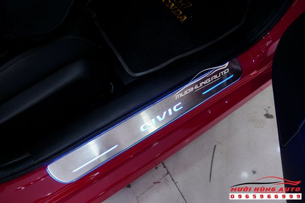 Nẹp Bước Chân Chống Trầy Có Đèn LED Sang Trọng Cho Honda Civic 2019