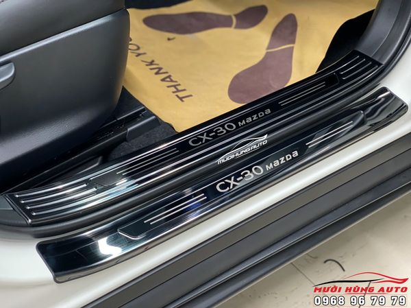 LẮP NẸP BƯỚC CHÂN TRONG NGOÀI CHO XE MAZDA CX 30