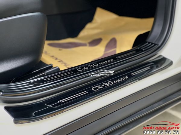 LẮP NẸP BƯỚC CHÂN TRONG NGOÀI CHO XE MAZDA CX 30