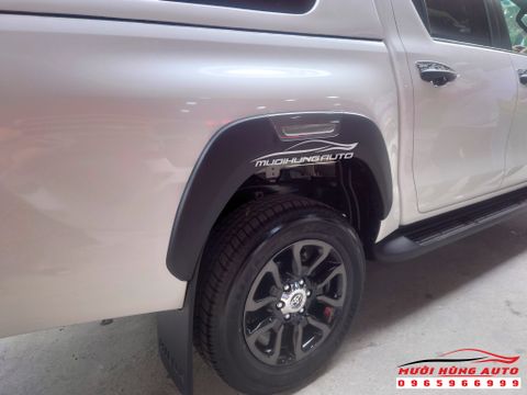 Gắn Phụ Kiện Ốp Cua Bánh Thể Thao Cho Toyota Hilux 2021 Uy Tín