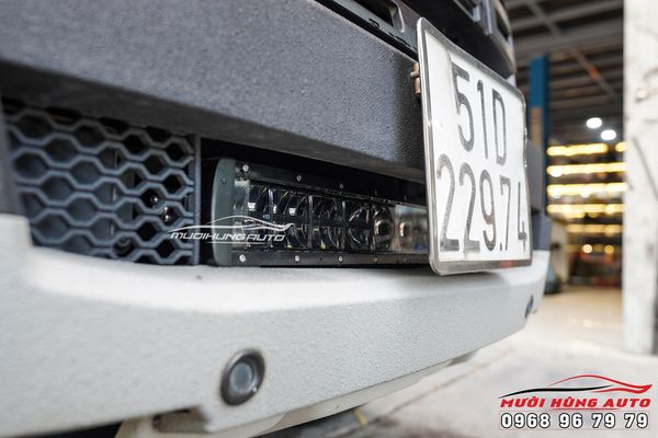 Trang Bị Bộ Đèn LED Bar Cao Cấp Tăng Sáng Cho Xe Ford Ranger