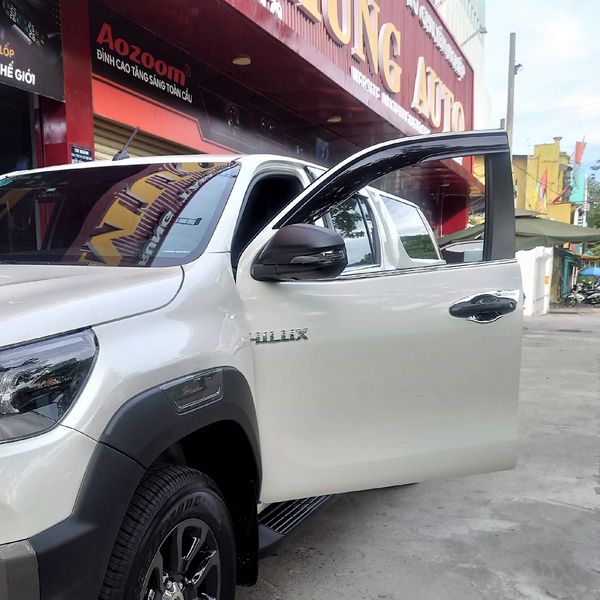 Lắp Vè Che Mưa Cho Xe Bán Tải Toyota Hilux 2021 Giá Tốt Nhất