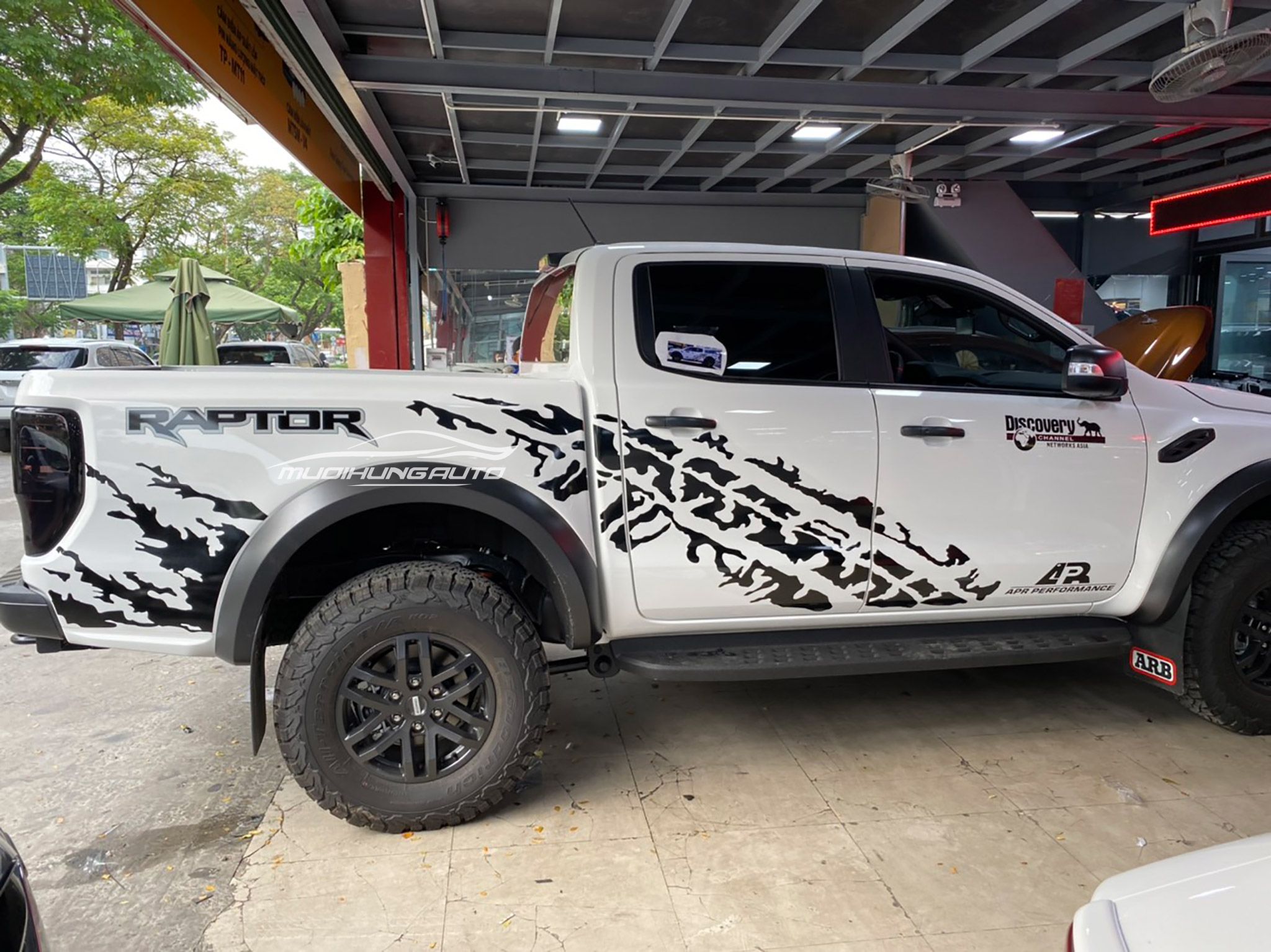 Dán Tem Decal Thể Thao Cao Cấp Cho Xe Ford Ranger Raptor - Mười Hùng Auto