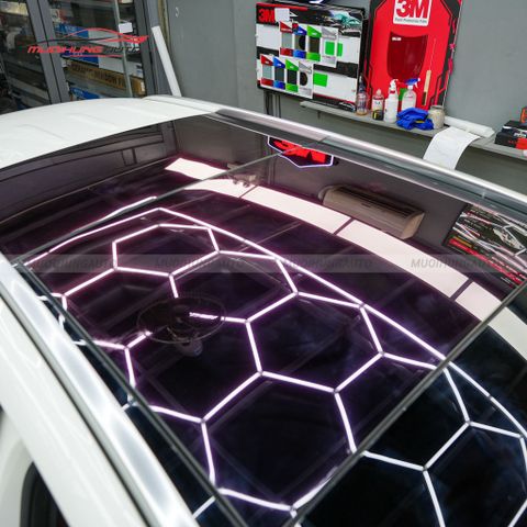 Dán phim PPF TPU SUNROOF cách nhiệt cửa sổ trời cho xe Mercedes GLC300 2023