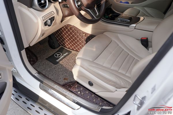 Lắp Nẹp Bước Chân Chống Trầy Cho Xe MERCEDES GLC300 2020