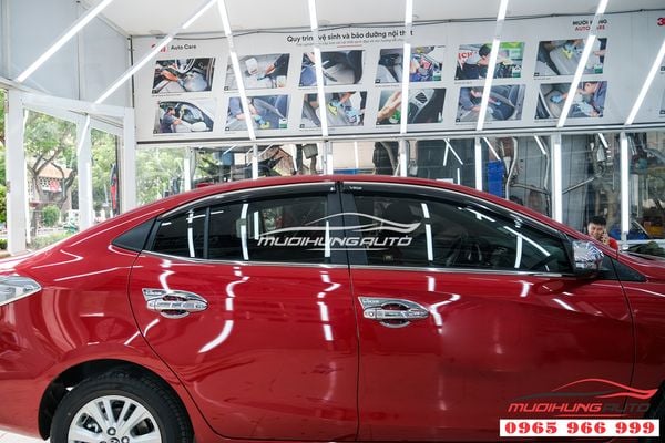 Nẹp Viền Chân Kính Cho Xe Toyota Vios 2019