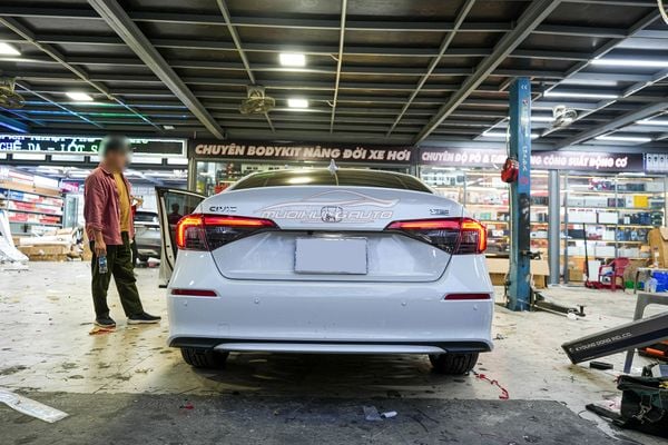 Bộ Cảm Biến Tiến Lùi Steelmate V8 Cho Xe Honda Civic 2022 Chính Hãng