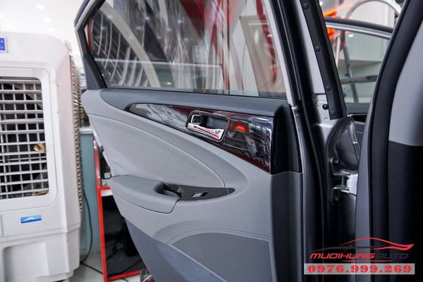 Ốp Gỗ Đen Cho Xe Hyundai Sonata Tại TPHCM