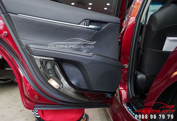 Gắn Chống Trầy Cốp Và Ốp Gỗ Nội Thất Sang Trọng Xe Camry 2019