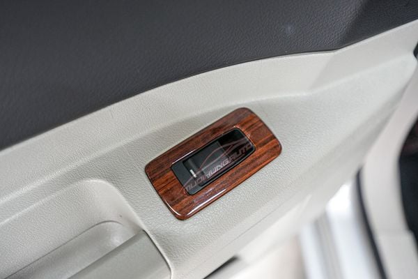 Ốp Gỗ Nội Thất Cho Xe Chrysler Sang Trọng - Đẳng Cấp