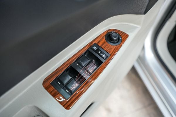 Ốp Gỗ Nội Thất Cho Xe Chrysler Sang Trọng - Đẳng Cấp