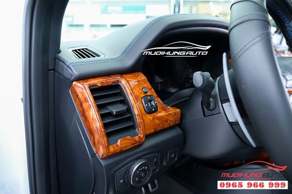 Ốp gỗ nội thất xe Ford Raptor chuyên nghiệp