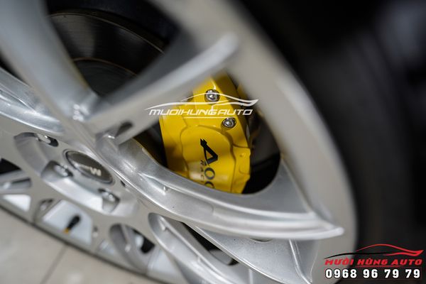 Lắp Đặt Bộ Ốp Heo Dầu Màu Vàng Cho Xe Ford Focus Chuyên Nghiệp