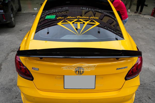 Phụ Kiện Đuôi Cá Có Đèn Cao Cấp Cho Xe MG5