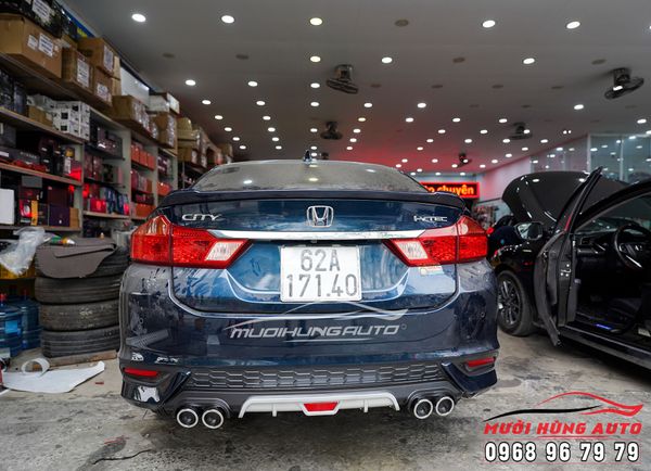 Gắn Phụ Kiện Đuôi Cá Thấp Xe Honda City