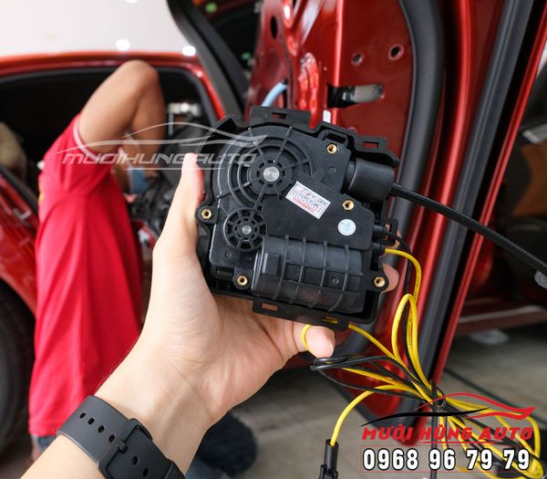 Gắn Hít Cửa Tự Động Xe Mercedes GL500 Tại TPHCM