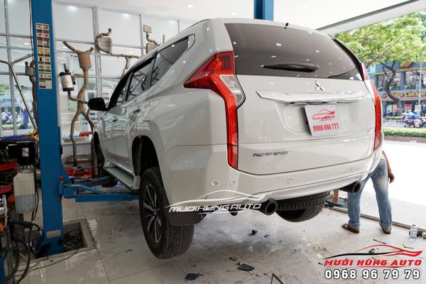 Độ Pô Thể Thao Akrapovic Chính Hãng Cho Xe Mitsubishi Pajero Sport