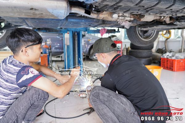Độ Pô Thể Thao Akrapovic Chính Hãng Cho Xe Mitsubishi Pajero Sport