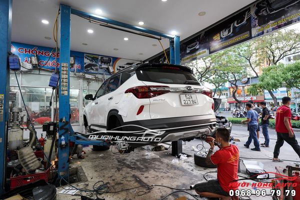 Độ Pô Akrapovic Kết Hợp Cùng Van On Off Cho Kia Seltos Uy Tín