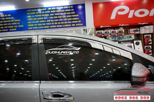 Tay chén cửa Toyota Innova 2019