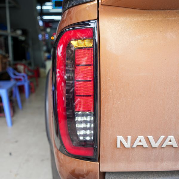 Thay Đèn Hậu Nguyên Cụm Cho Xe Nissan Navara Bản EL Tại TPHCM