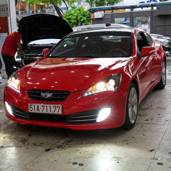 Thay Đèn Nguyên Cụm Cho Hyundai Genesis 2011 Chính Hãng