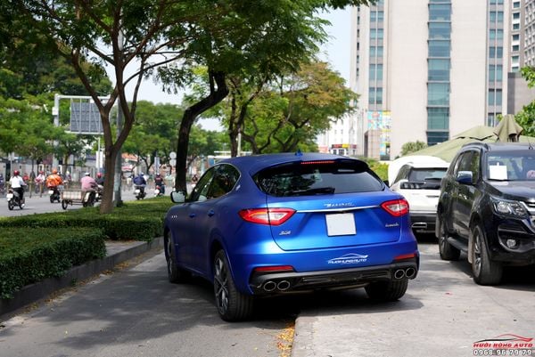 Dán Đổi Màu Cho Xe MASERATI Cực Sang Chảnh